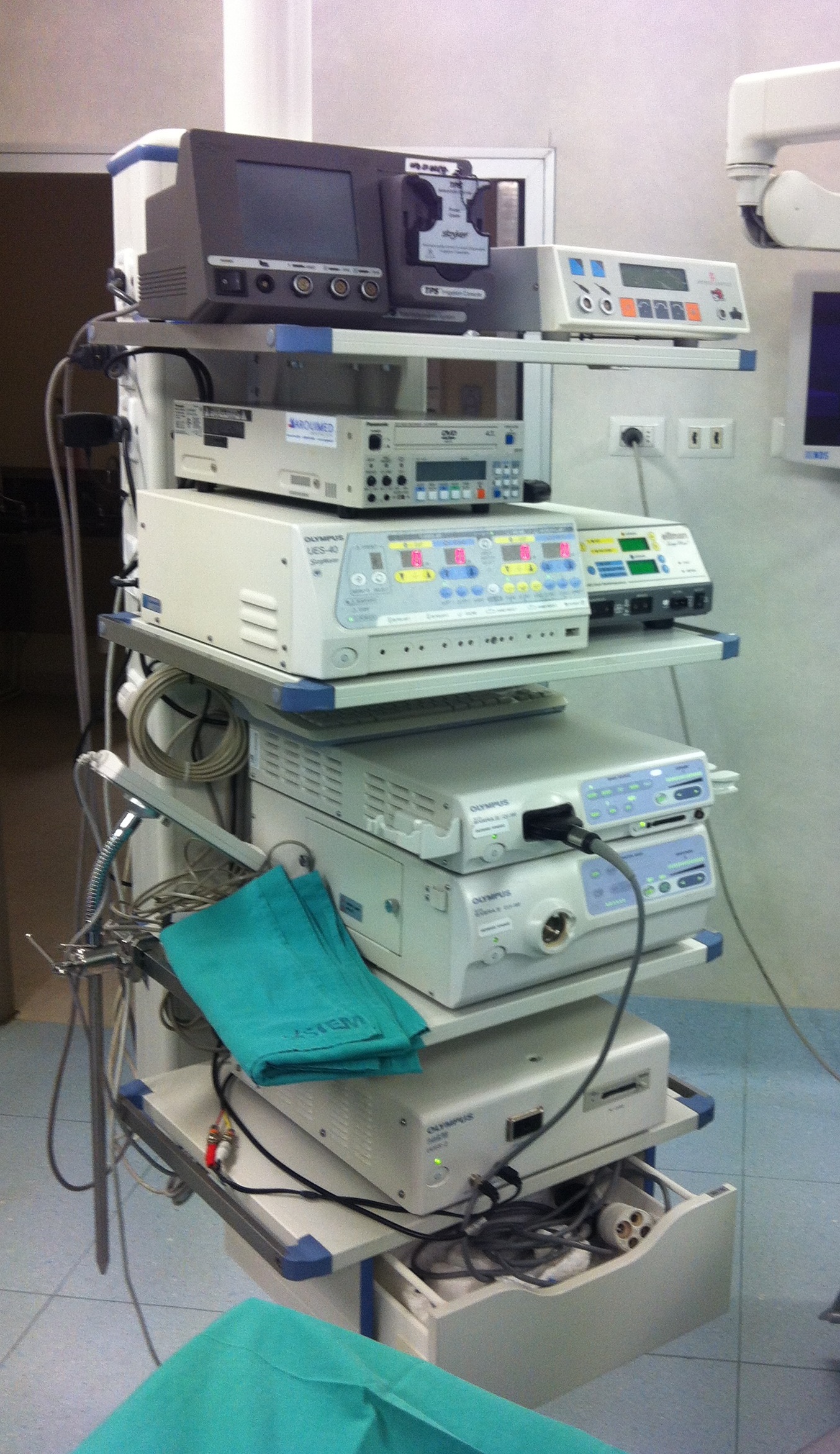 Torre endoscopia Dr. David Pescador